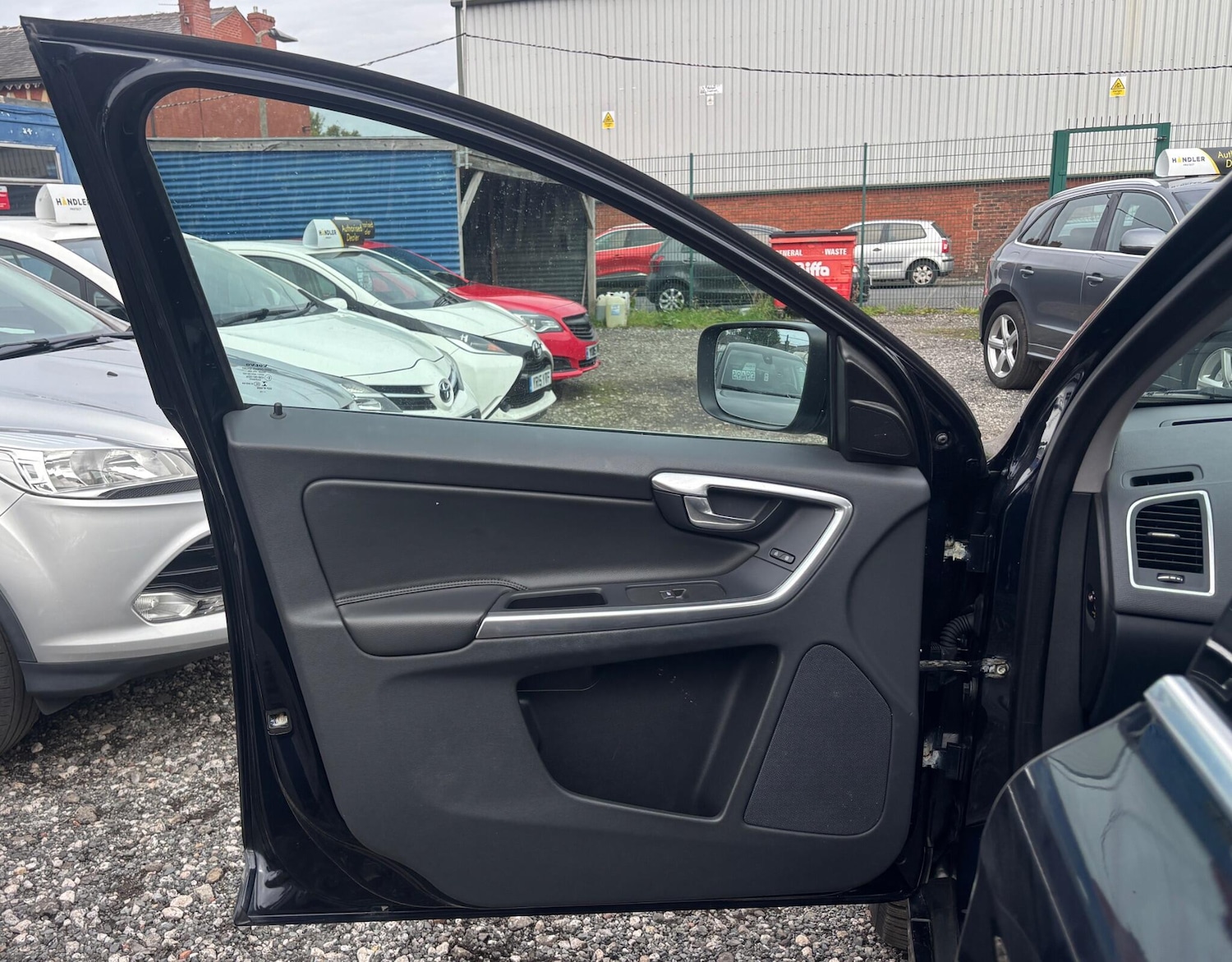 Used Volvo XC60 2016 for sale - 76283239: Photo 30