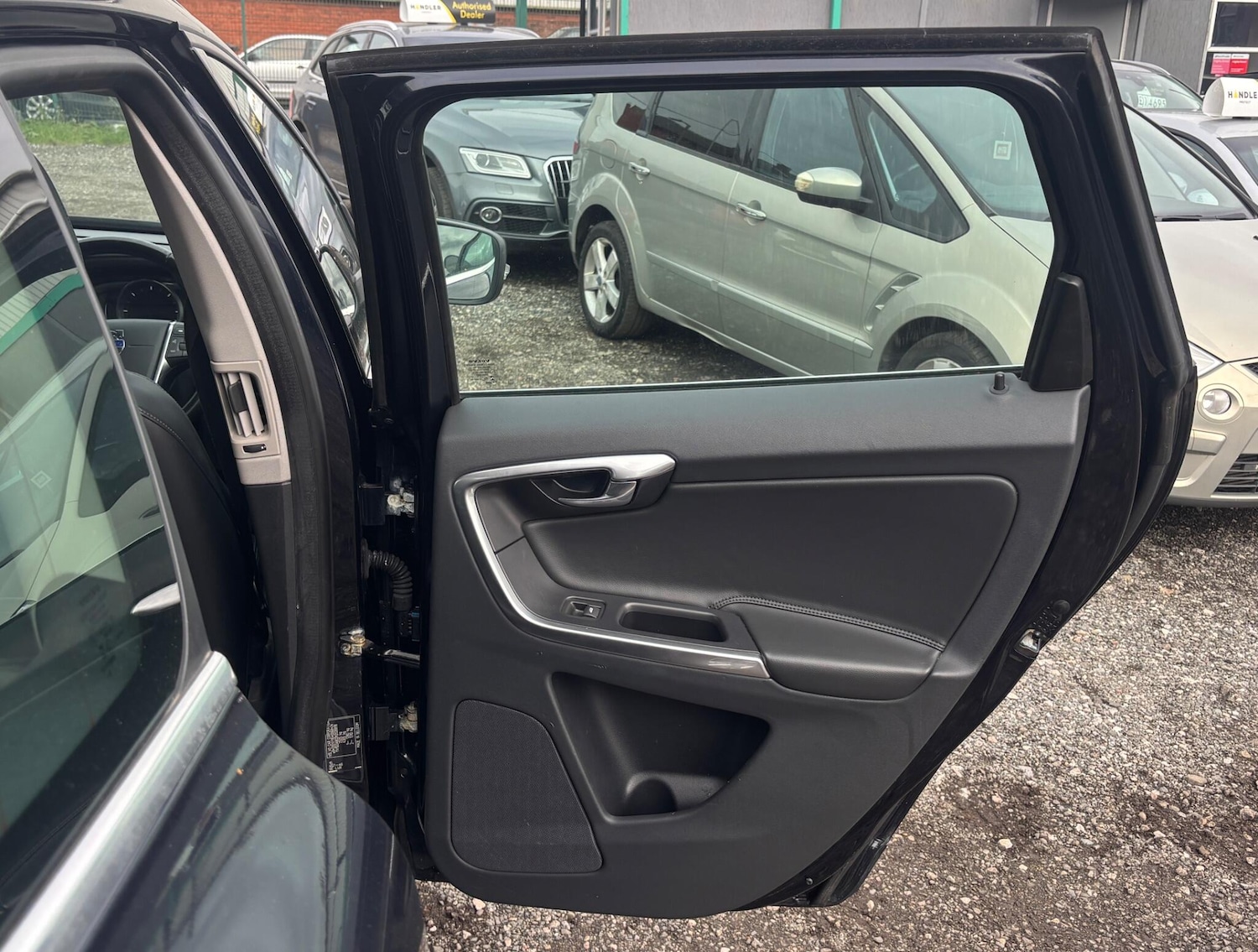 Used Volvo XC60 2016 for sale - 76283239: Photo 39