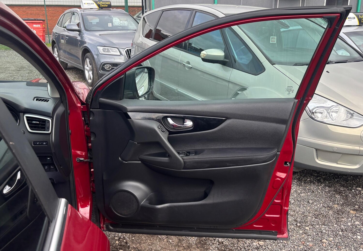 Used Nissan Qashqai 2016 for sale - 76283518: Photo 18