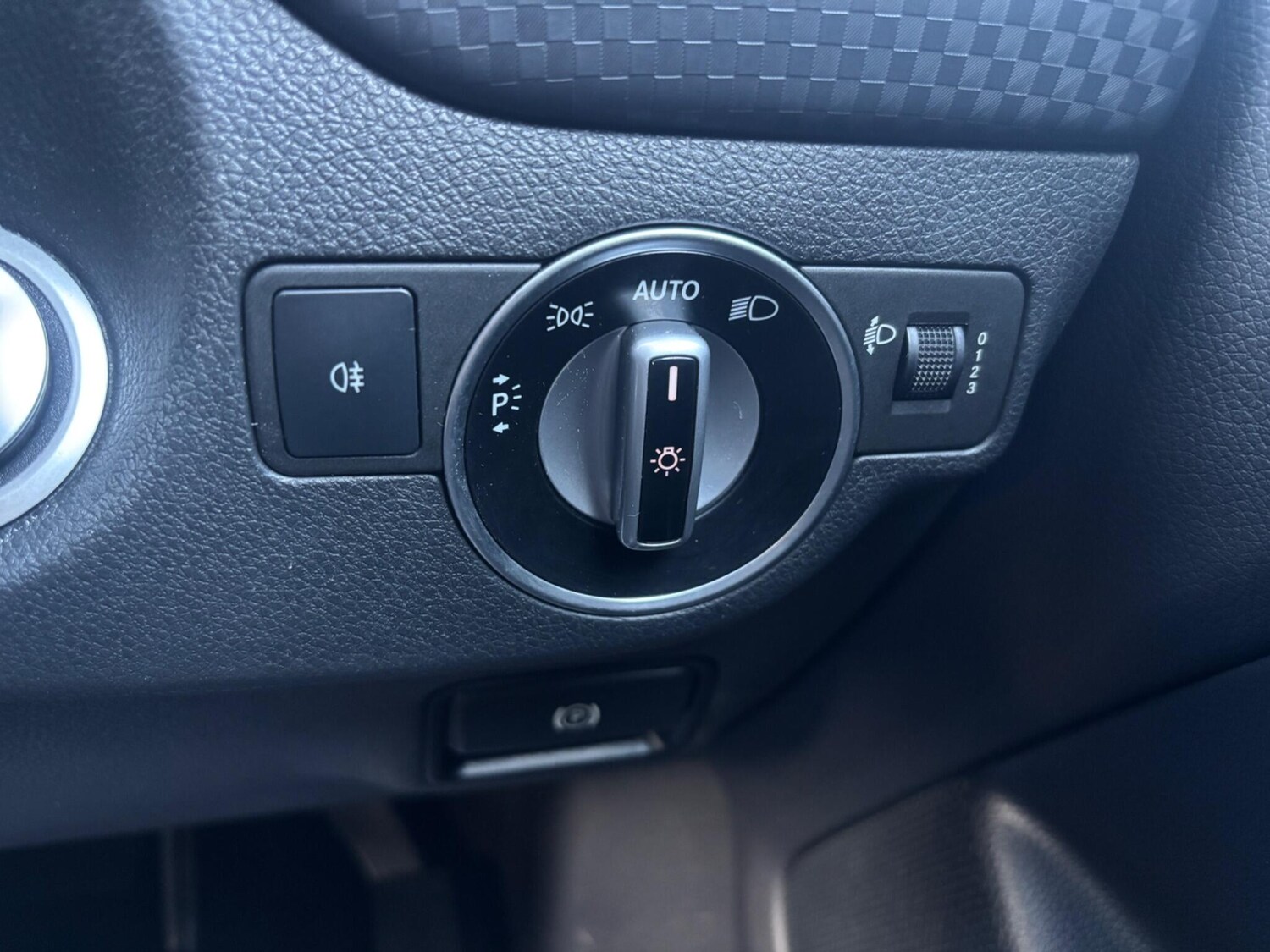 Used Mercedes-Benz A-Class 2017 for sale - 76592058: Photo 24