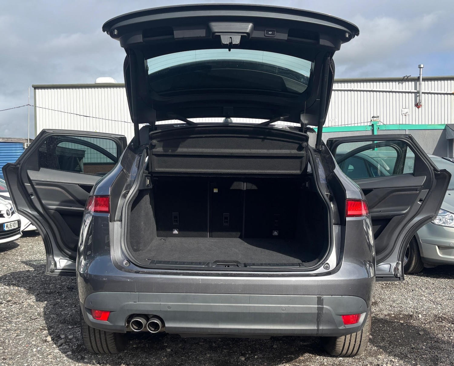 Used Jaguar F-Pace 2018 for sale - 76283541: Photo 11