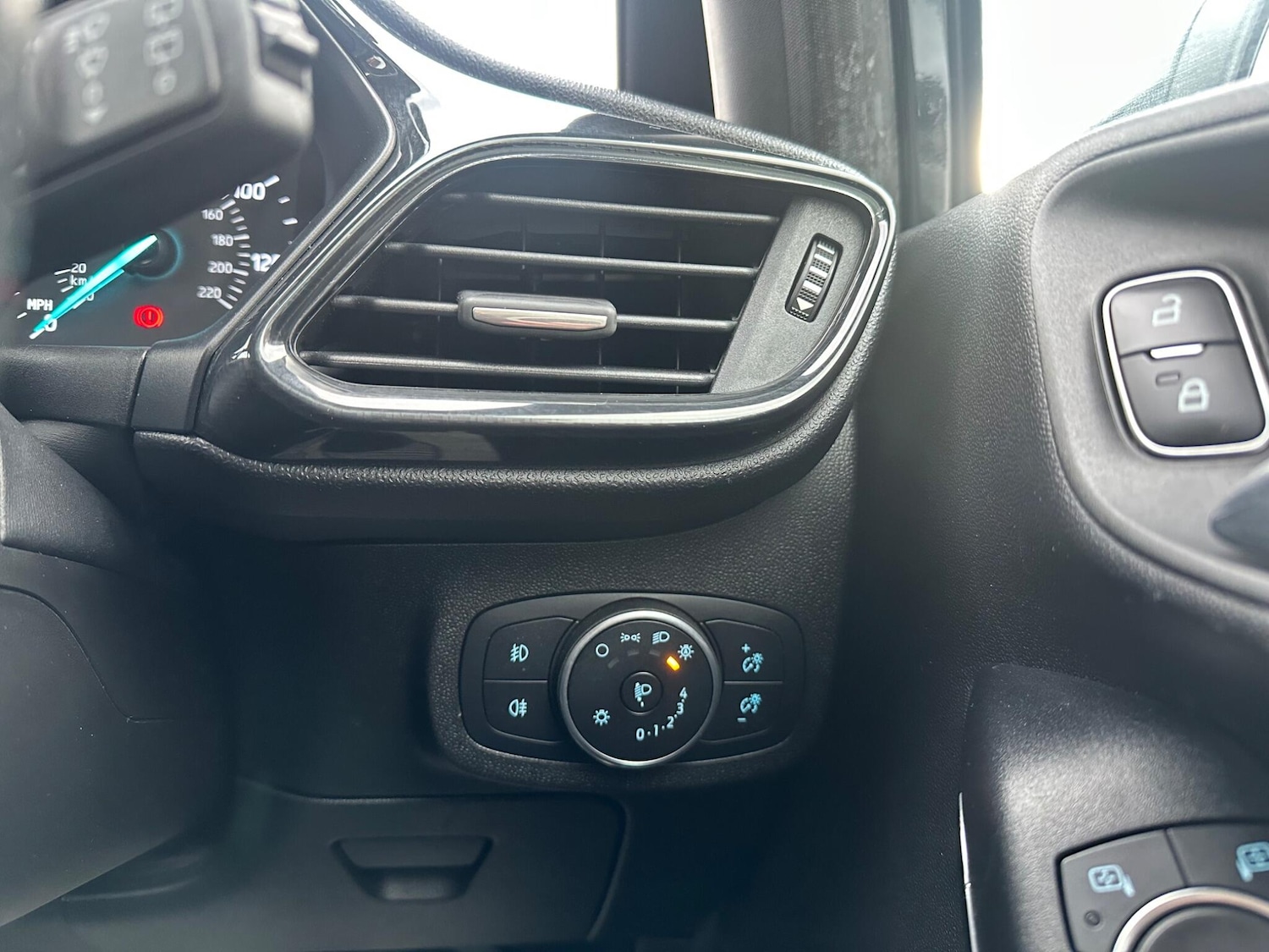 Used Ford Fiesta 2018 for sale - 76607604: Photo 19