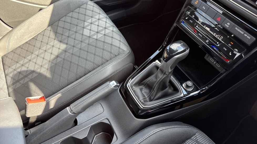 Used Volkswagen T-Cross 2024 for sale - 76869090: Photo 32