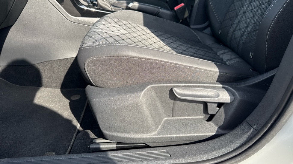 Used Volkswagen T-Cross 2024 for sale - 76869090: Photo 36