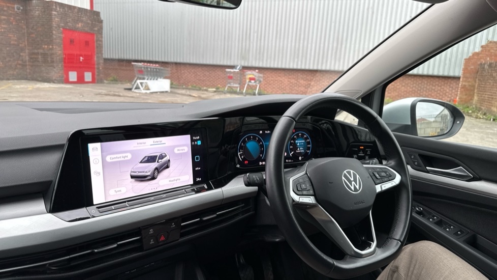 Used Volkswagen Golf 2024 for sale - 76297327: Photo 2