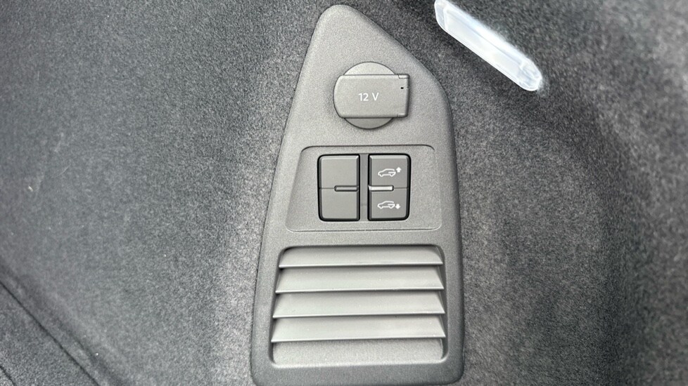 Used Volkswagen Touareg 2025 for sale - 75784030: Photo 31
