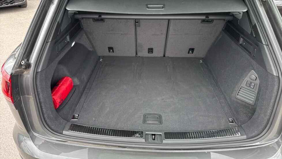 Used Volkswagen Touareg 2025 for sale - 75784030: Photo 33