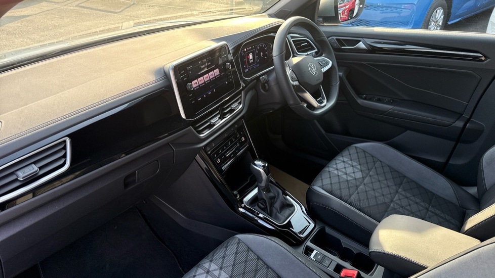 Used Volkswagen T-Roc 2025 for sale - 76901215: Photo 2