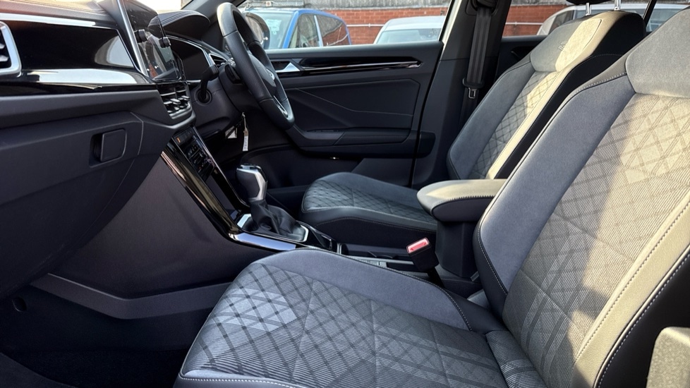 Used Volkswagen T-Roc 2025 for sale - 76901215: Photo 28