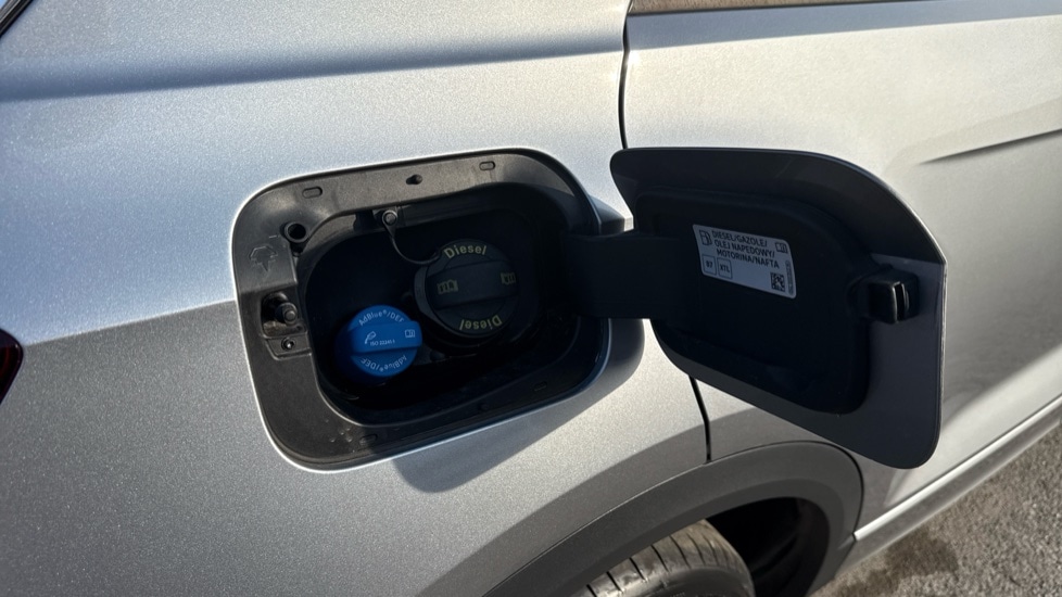 Used Volkswagen T-Roc 2025 for sale - 76901215: Photo 29