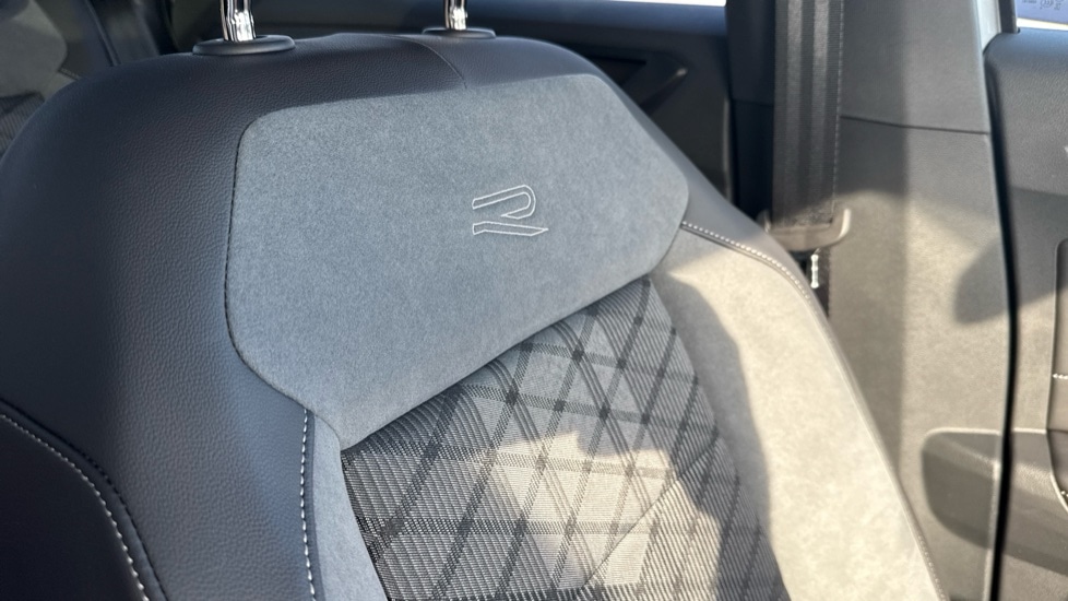 Used Volkswagen T-Roc 2025 for sale - 76901215: Photo 41