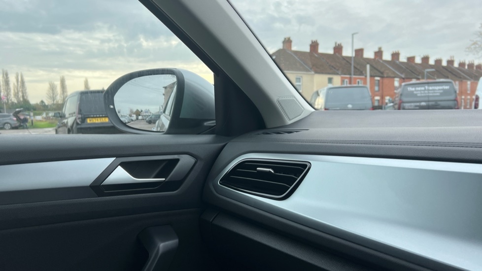 Used Volkswagen T-Roc 2024 for sale - 76479654: Photo 33