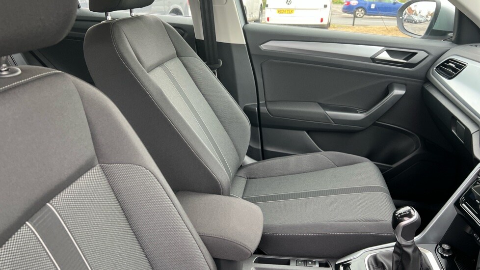 Used Volkswagen T-Roc 2024 for sale - 76873486: Photo 28