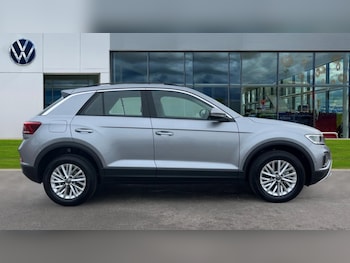 Used Volkswagen T-Roc 2024 for sale - 76873486: Photo
