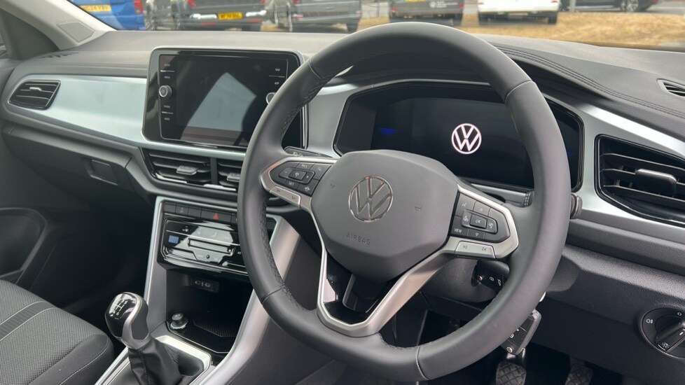 Used Volkswagen T-Roc 2024 for sale - 76873486: Photo 6