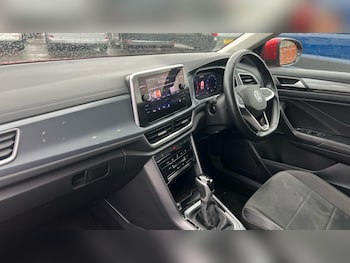 Used Volkswagen T-Roc 2022 for sale - 76434959: Photo