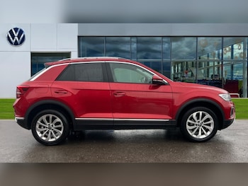 Used Volkswagen T-Roc 2022 for sale - 76434959: Photo