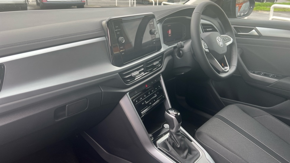 Used Volkswagen T-Roc 2025 for sale - 76873358: Photo 2