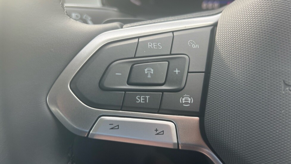 Used Volkswagen T-Roc 2025 for sale - 76873358: Photo 24