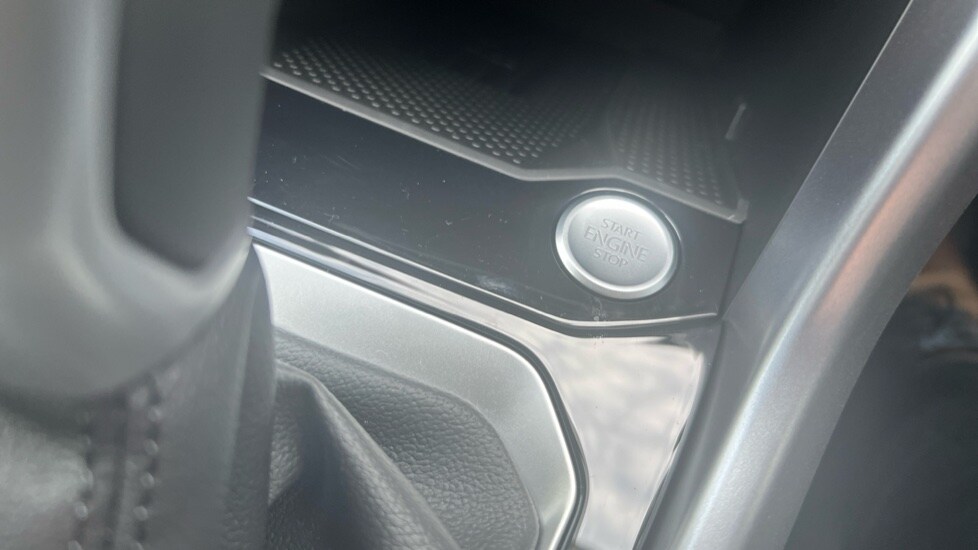 Used Volkswagen T-Roc 2025 for sale - 76873358: Photo 31