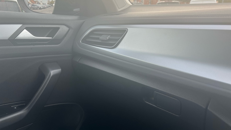 Used Volkswagen T-Roc 2025 for sale - 76873358: Photo 34