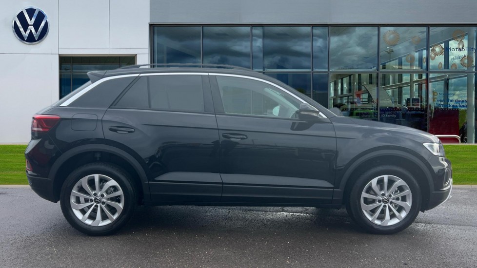 Used Volkswagen T-Roc 2025 for sale - 76873358: Photo 4
