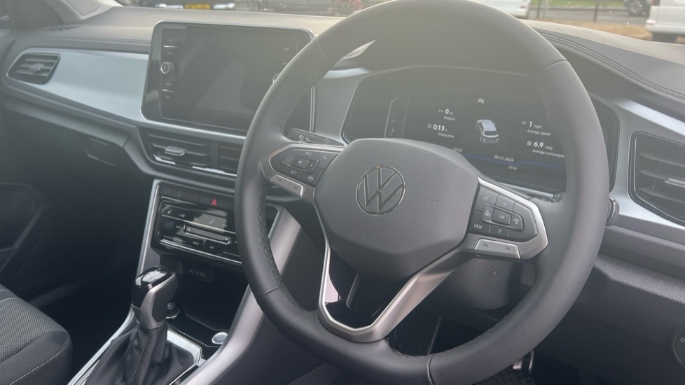 Used Volkswagen T-Roc 2025 for sale - 76873358: Photo 6