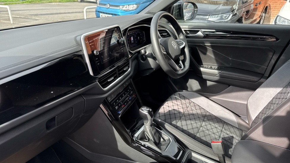 Used Volkswagen T-Roc 2024 for sale - 76007840: Photo 2