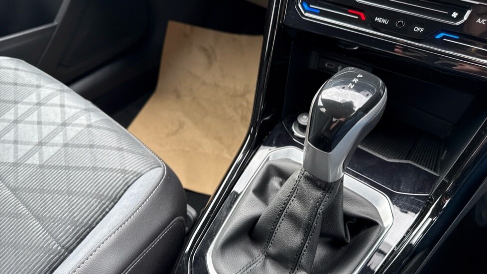 Used Volkswagen T-Roc 2024 for sale - 76007840: Photo 36