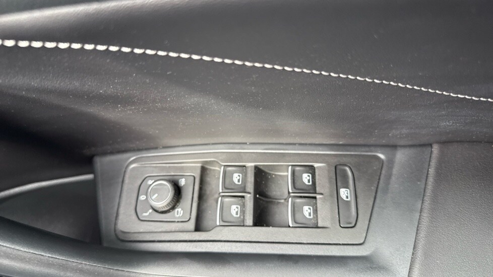 Used Volkswagen T-Roc 2024 for sale - 76007840: Photo 37