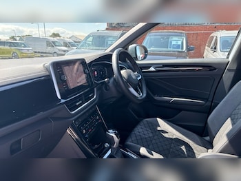 Used Volkswagen T-Roc 2024 for sale - 75484464: Photo