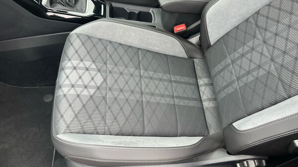 Used Volkswagen T-Roc 2025 for sale - 75484456: Photo 37