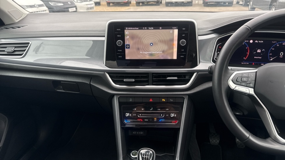 Used Volkswagen T-Roc 2024 for sale - 76297425: Photo 13