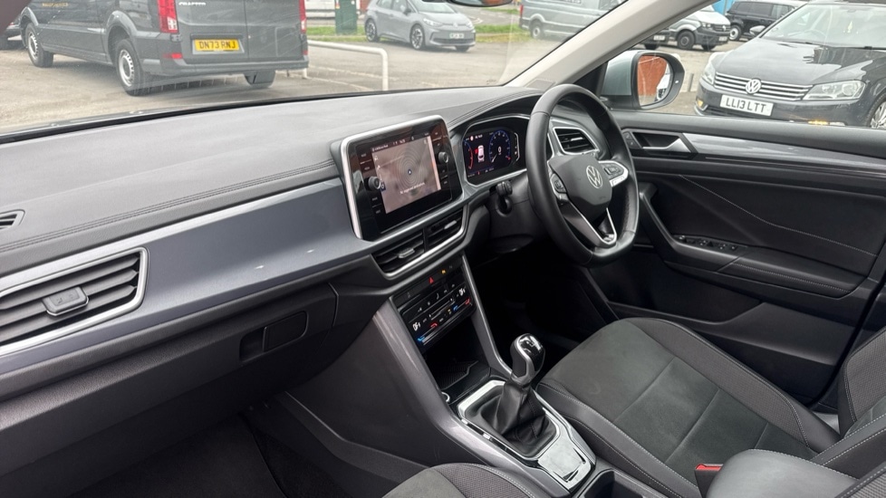 Used Volkswagen T-Roc 2024 for sale - 76297425: Photo 2