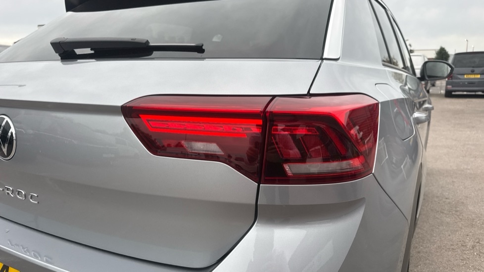 Used Volkswagen T-Roc 2024 for sale - 76297425: Photo 25