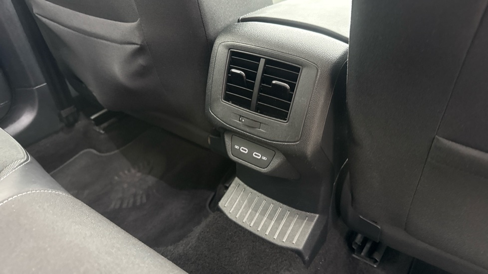 Used Volkswagen T-Roc 2024 for sale - 76297425: Photo 30