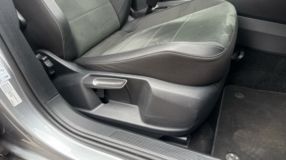 Used Volkswagen T-Roc 2024 for sale - 76297425: Photo 35