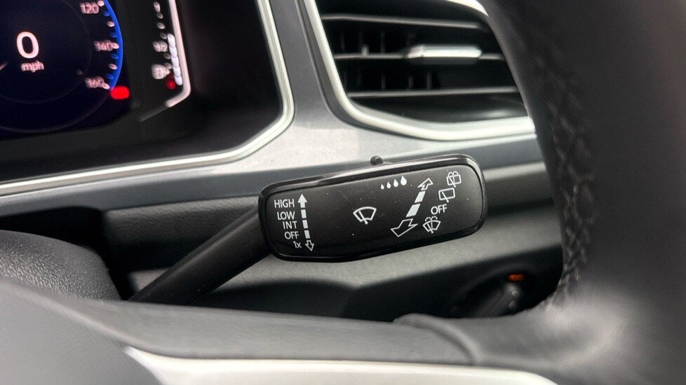 Used Volkswagen T-Roc 2024 for sale - 76297425: Photo 38