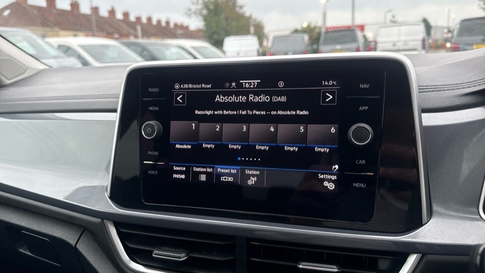 Used Volkswagen T-Roc 2024 for sale - 76297425: Photo 42