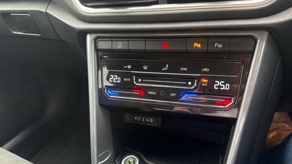 Used Volkswagen T-Roc 2024 for sale - 76297425: Photo 47