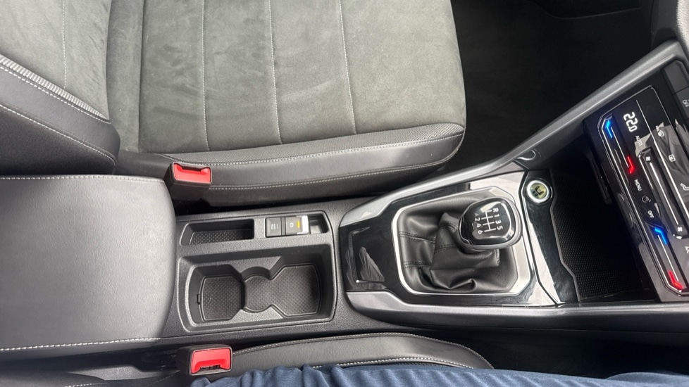 Used Volkswagen T-Roc 2024 for sale - 76297425: Photo 48