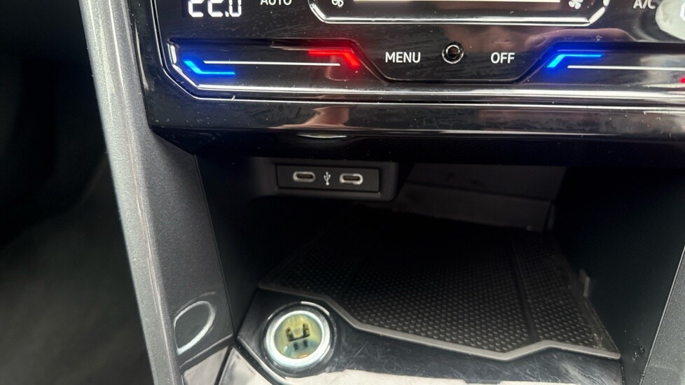 Used Volkswagen T-Roc 2024 for sale - 76297425: Photo 49