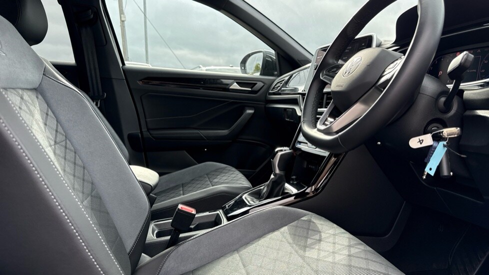 Used Volkswagen T-Roc 2024 for sale - 76870274: Photo 26