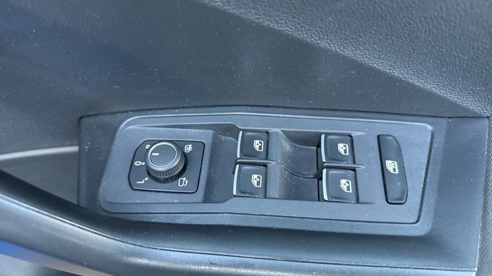 Used Volkswagen T-Roc 2019 for sale - 76874990: Photo 30