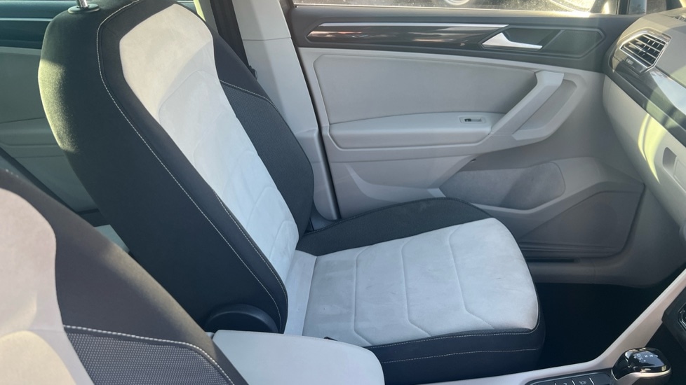 Used Volkswagen Tiguan 2022 for sale - 77021903: Photo 38