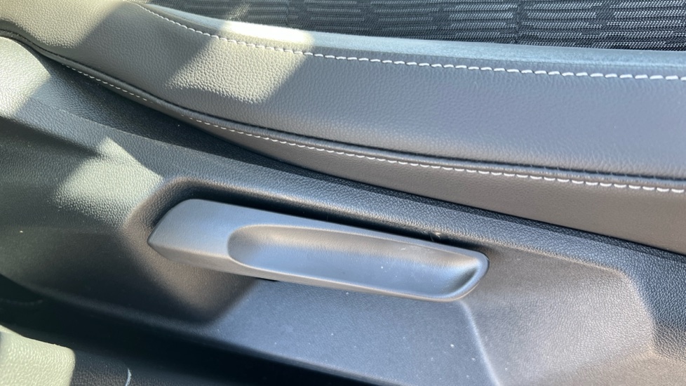 Used Volkswagen T-Roc 2025 for sale - 77031277: Photo 37