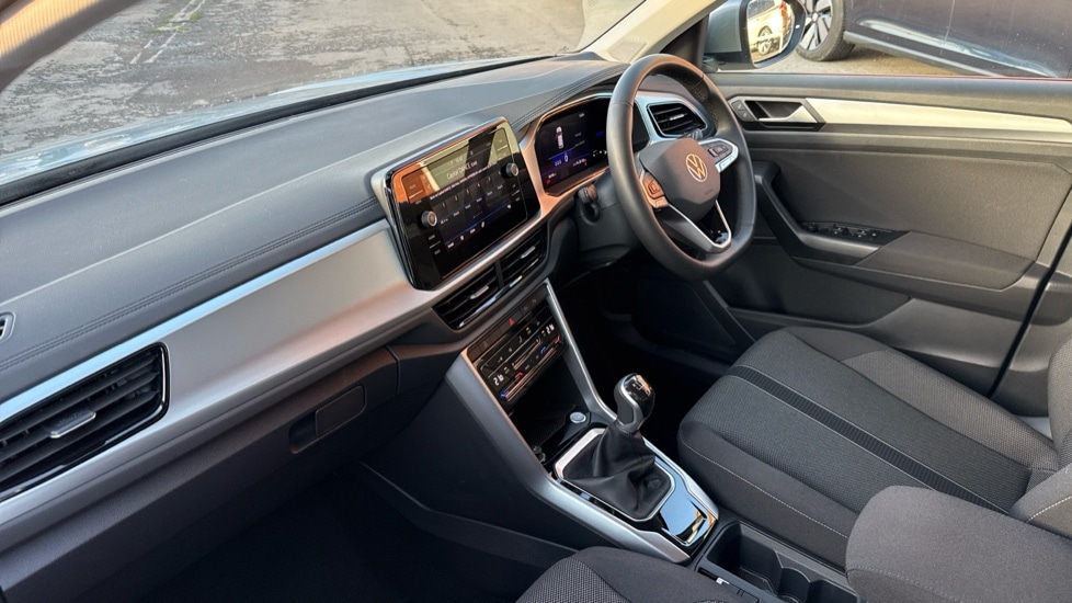 Used Volkswagen T-Roc 2025 for sale - 76874956: Photo 2