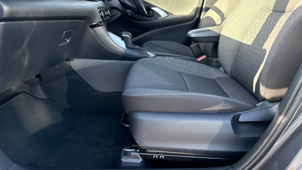 Used Toyota Yaris 2021 for sale - 76954454: Photo 32