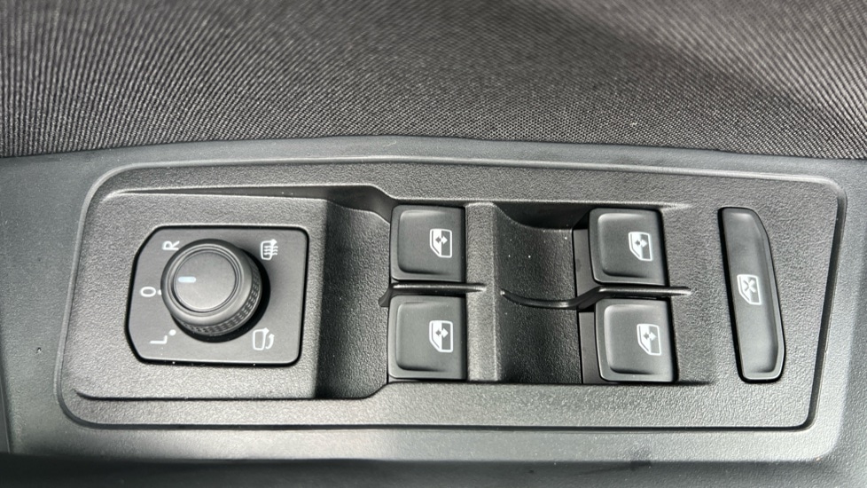 Used Volkswagen T-Roc 2024 for sale - 76661078: Photo 25