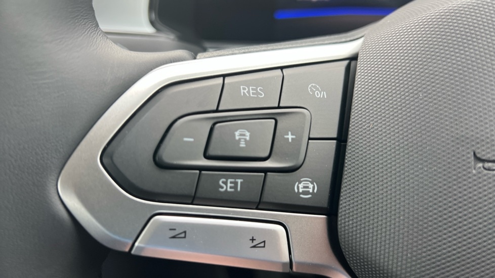 Used Volkswagen T-Roc 2024 for sale - 76661078: Photo 35